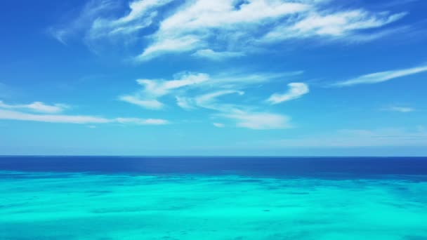 Bright Turquesa Capa Mar Cielo Azul Decoración Jamaica Caribe — Vídeos de Stock