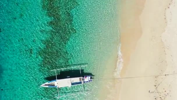 Widok Góry Przycumowaną Łódź Plaży Koncepcja Letniego Wypoczynku Tajlandia — Wideo stockowe