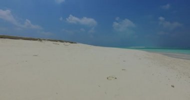 Sabahları güneşli, boş deniz kıyıları. Bora Bora 'da yaz tatili, Fransız Polinezyası.