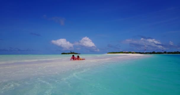 Video Pojkvän Och Flickvän Stranden — Stockvideo