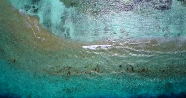 Ovanifrån Grön Krusade Turkos Vattenyta Med Korallbotten Sommarsemester Bali Indonesien — Stockvideo