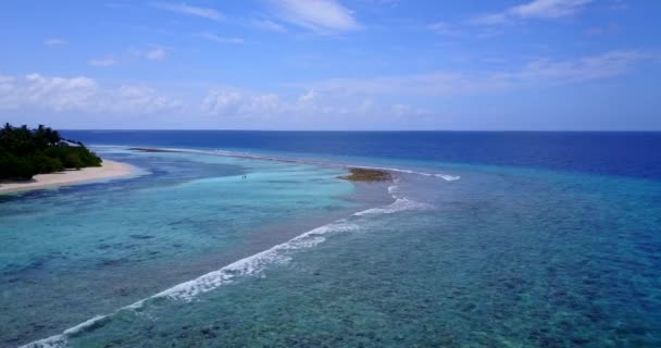Vinnande Vågor Blått Hav Exotisk Naturscen Bali Indonesien — Stockvideo