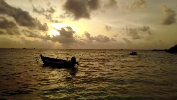 Драматический Закат Пристыкованными Лодками Отдых Мальдивах Южная Азия — стоковое видео
