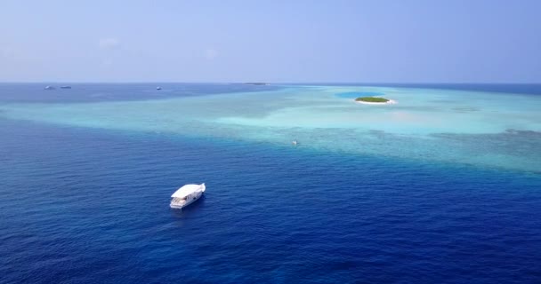 Wit Jacht Blauwe Zee Nabij Eiland Landschap Van Jamaica Caribisch — Stockvideo