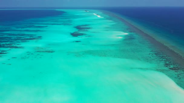 アジアのエキゾチックな海の景色の空中ビュー — ストック動画