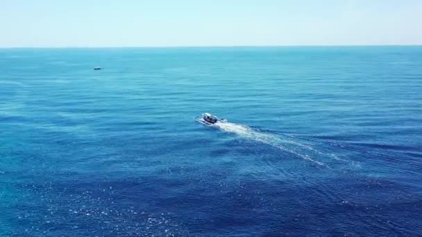 Touristenboot Bewegt Sich Blauem Pulsierendem Meer Bali — Stockvideo
