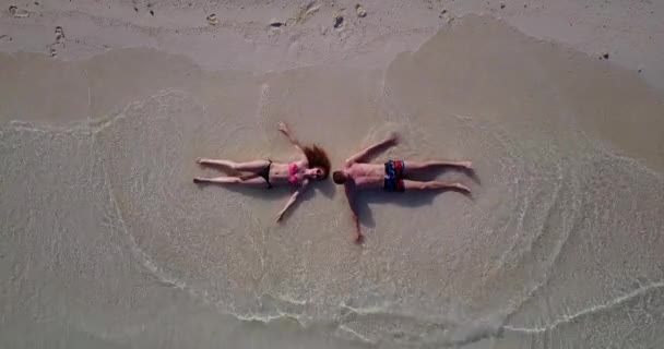 Gelukkig Romantisch Paar Tropisch Strand — Stockvideo