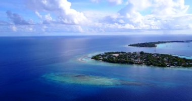 Parlak renklerde deniz pelerini. Bali 'de Rahatlama. 