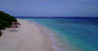 Sakin bir deniz kenarında. Bali 'nin tropikal doğası.
