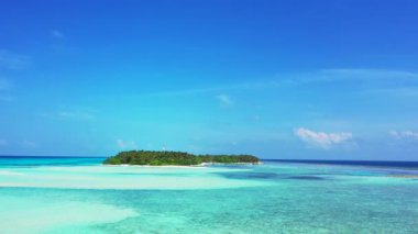 Boracay tropikal adası, Filipinler, Asya 'da kristal turkuaz suyla inanılmaz bir sahil manzarası..