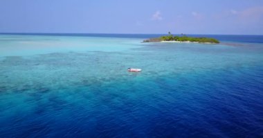 Adanın etrafındaki canlı deniz alanı. Tayland, Asya 'da tatil sahnesi. 