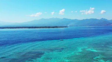 Açık mavi deniz kenarlı tropikal ada. Dominik Cumhuriyeti, Karayipler 'de egzotik tatil. 