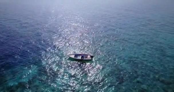 乘机动船在波涛汹涌的水中游览 牙买加 加勒比的自然景观 — 图库视频影像