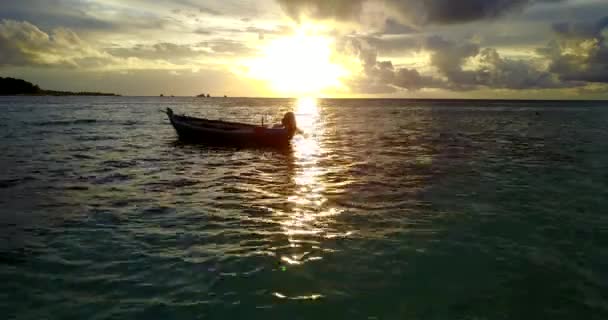 Küçük Yatı Olan Deniz Kenarı Tayland Yaz Gezisi — Stok video