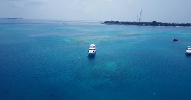 Alquiler Veleros Mar Azul Con Islas Segundo Plano Viaje Verano — Vídeos de Stock