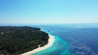 Sıcak ve güneşli bir havada deniz kenarında. Dominik Cumhuriyeti, Karayipler 'in egzotik doğası. 
