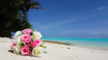 Ada sahilinde gelin buketi. Barbados, Karayipler 'e tropik gezi.  