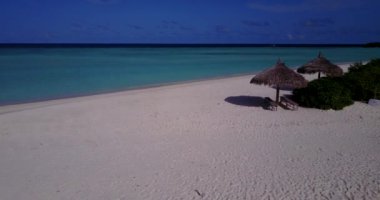 Sahilde saman şemsiyeler. Tayland, Asya 'nın tropikal doğası. 