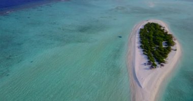 Sabah kıyı şeridi temizlenecek. Barbados, Karayipler 'e egzotik yolculuk.