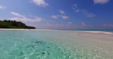 Sabah denizi sakin suyla dolu. Avustralya, Okyanus Manzarası. 