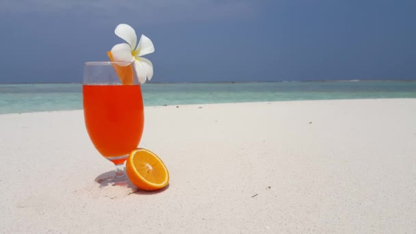 Napój Pomarańczowy Plaży Radujący Się Tropikalnym Wypoczynkiem Bali Indonezja — Wideo stockowe
