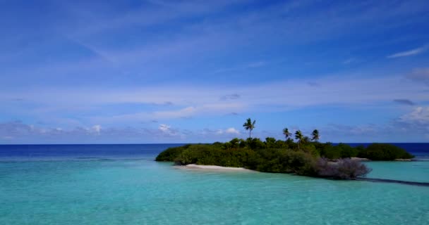ターコイズブルーの水で緑の島の景色 バルバドス カリブ海の熱帯休暇 — ストック動画