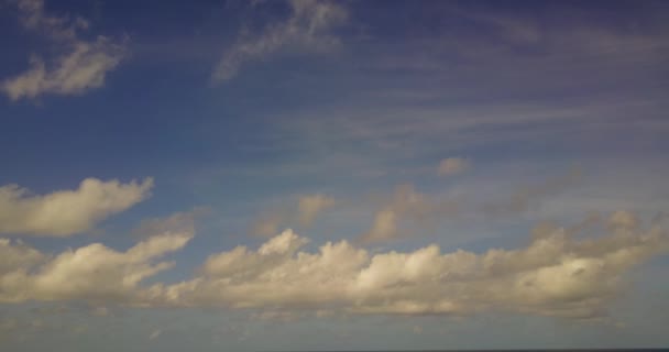 Μπλε Ουρανός Άσπρα Σύννεφα Τροπικός Παράδεισος Στην Μπόρα Μπόρα Γαλλική — Αρχείο Βίντεο