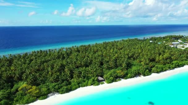 Blick Auf Grüne Insel Blauen Meer Mittag Sommerszene Auf Den — Stockvideo