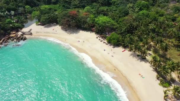 海景と緑の山の背景 インドネシア バリのエキゾチックな自然シーン — ストック動画