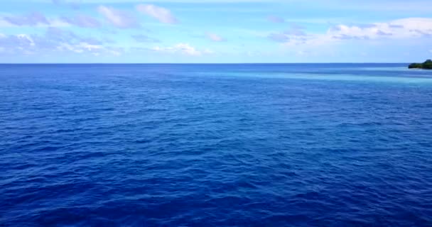 Eau de mer bleu profond. Voyage à Bora Bora, Polynésie française.