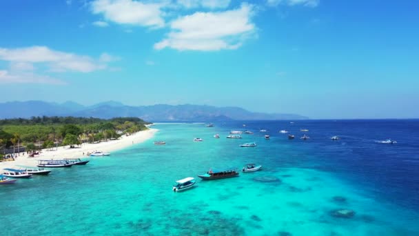 Bir Grup Lüks Yat Adanın Yakınlarında Sürükleniyor Endonezya Bali Tatil — Stok video