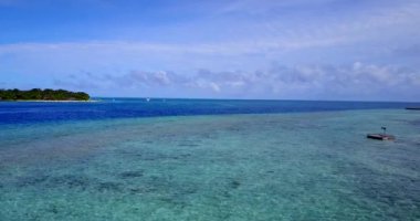 Mavi deniz doğal arka planı. Barbados, Karayiplerin güneşli doğası. 