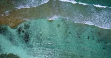 Dalgalı deniz yüzeyi manzarası. Bali 'de Rahatlama. 