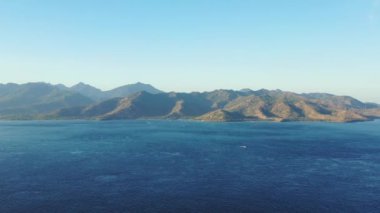 Deniz manzaralı İHA 'dan manzara. Endonezya, Bali 'deki egzotik manzara.  