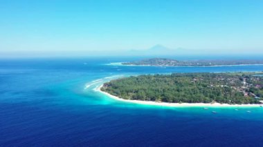 Gündüz vakti mavi deniz manzarası. Endonezya, Bali 'de yaz tatili.  