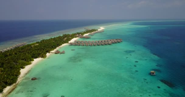 Řada Luxusního Letoviska Bungalovy Pobřeží Exotická Letní Scéna Maledivách Jižní — Stock video
