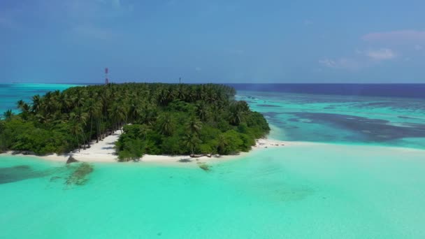 Helder Turquoise Zee Rand Groen Tropisch Eiland Bali Natuurlijke Omgeving — Stockvideo