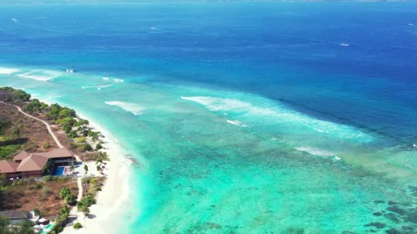 Vista Superior Isla Verde Con Agua Azul Turquesa Vacaciones Verano — Vídeos de Stock