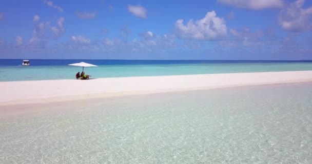 Turistas Férias Relaxante Maldivas — Vídeo de Stock