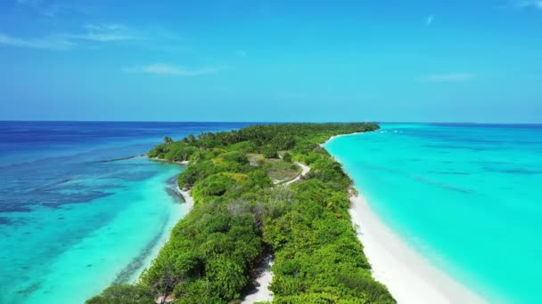 Grüne Insel Mit Türkisfarbenem Meer Sommerliche Meereslandschaft Auf Bali Indonesien — Stockvideo