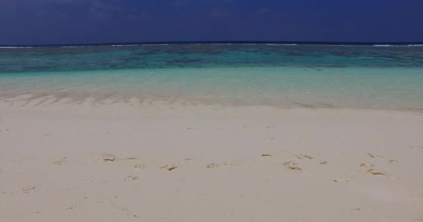 Prachtig Uitzicht Turquoise Kustlijn Met Wit Zand Zomervakantie Malediven — Stockvideo