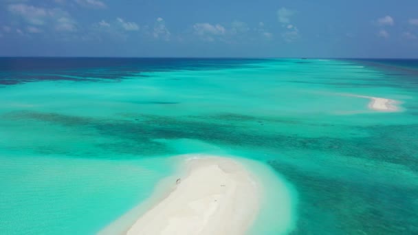 Île Isolée Exotique Avec Sable Blanc Mer Turquoise Claire Lumineuse — Video