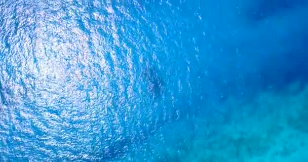 青い波打つ海の自然の表面 インドネシアのバリで熱帯の休暇を楽しむ — ストック動画