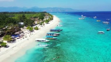 Canlı renklerde güzel bir deniz manzarası. Yeni Zelanda 'ya egzotik yaz gezisi.