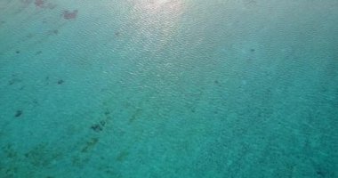 Dalgalı deniz suyu yüzeyi. Tayland, Asya 'da yaz tatili. 