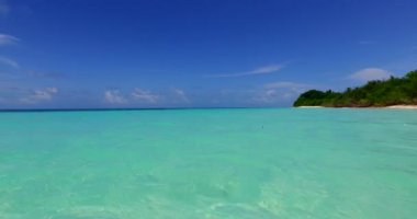 Sabah vakti kıyı şeridi. Bali 'nin tropikal doğası.