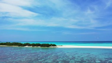 Parlak, sakin deniz kenarı. Endonezya, Bali 'de yaz havası.