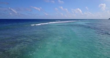 Dalgalanan deniz yüzeyini gözlemliyorum. Endonezya, Bali 'ye Seyahat.