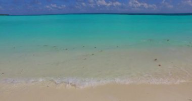 Sahilde sığ su. Antigua 'nın Doğa Manzarası.