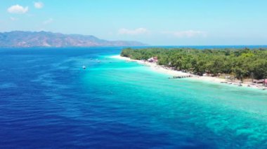 Yukarıdan canlı bir deniz kenarı gözlemi. Bali, Endonezya 'ya egzotik yaz gezisi. 